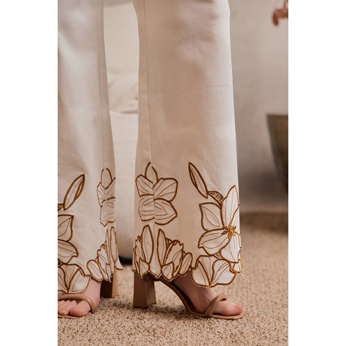 Floral Embroidery Pant