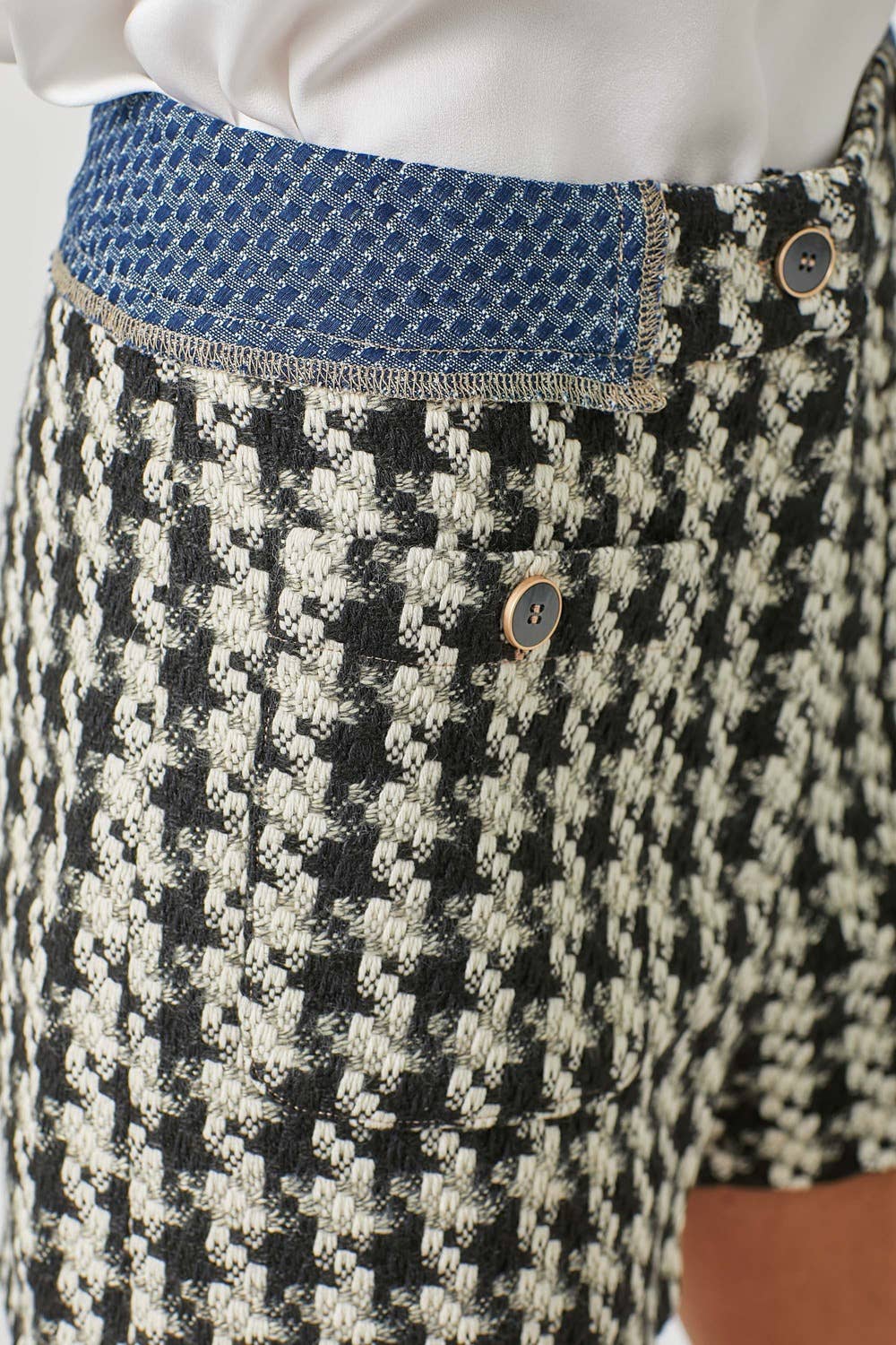 C'est Femme Houndstooth Tweed Shorts