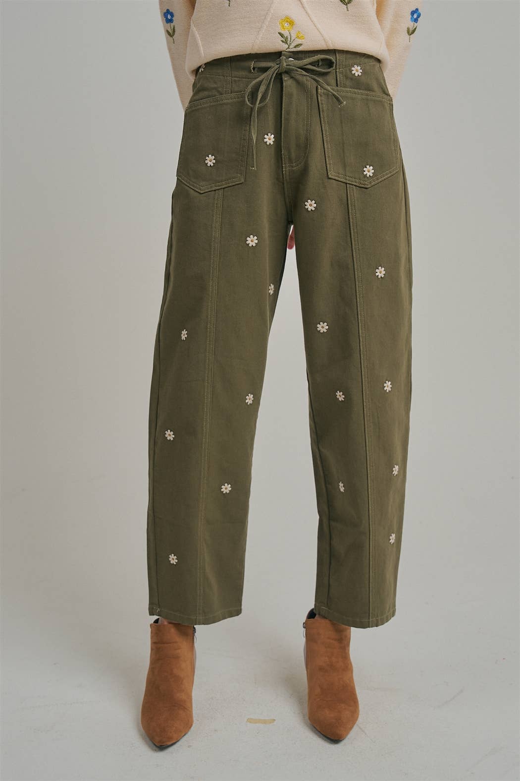Floral Embroidered Barrel Jeans